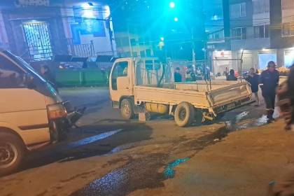 La Paz: Una joven fallece tras el choque de un minibús “sin frenos” con otro vehículo; dos comerciantes quedaron heridas