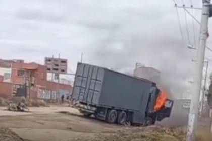 Reportan que un camión oficial fue incendiado en Caracollo durante operativo para abrir el corredor humanitario