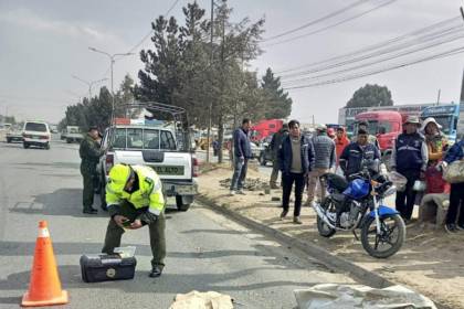 Fatal accidente: Una niña de cuatro años muere atropellada por un tráiler tras caer de una moto