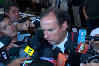 Tuto dice que Lara hizo “guerra sucia” y espera que firme acuerdo con el TSE