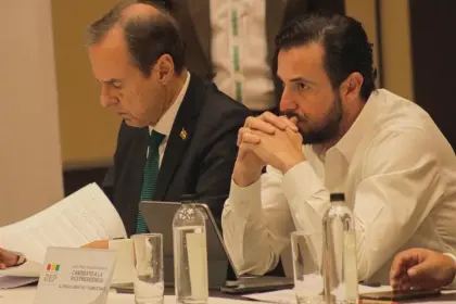 Tuto Quiroga y JP Velasco, binomio completo en el encuentro convocado por el TSE