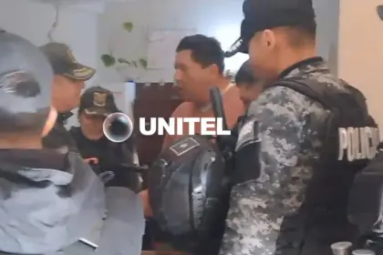 La Policía ejecuta operativo en el hotel de la COB para “secuestrar explosivos”; Argollo está en el lugar