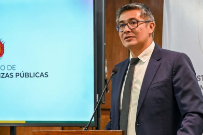 Espinoza pide al Legislativo reprogramar su interpelación por viajes a Santa Cruz y Brasil