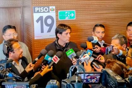 Diálogo clave: el Gobierno espera a los choferes en la Casa Grande del Pueblo; la dirigencia exige la presencia de Paz