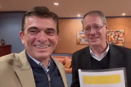 Rodrigo Paz se reúne con Dunn y anuncia que suma sus propuestas al plan del Gobierno del PDC