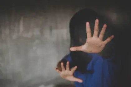Dictan detención preventiva para la escolar que apuñaló a su compañera en un colegio en Santa Cruz