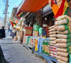Algunos productos para la elaboración de pan varían de precio por el dólar y el diésel, según comerciantes de La Paz