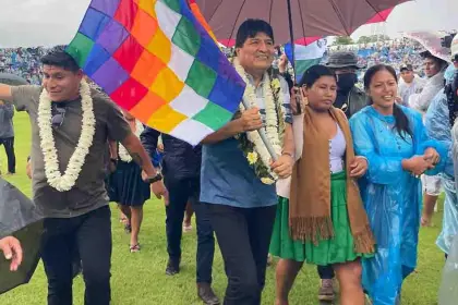 Proclamación de Evo Morales en el El Alto quedó suspendida y la cúpula evista ingresó en reunión, reporta diputado 