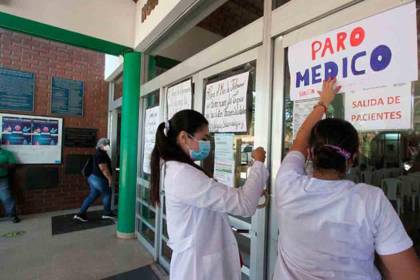 Alcalde cruceño acuerda con profesionales que no habrá paros hasta diciembre y asume otros compromisos