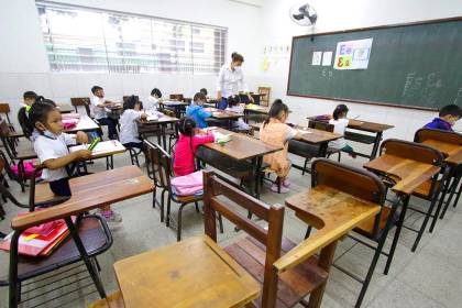 Magisterio convoca a un paro nacional para el lunes, según dirigente de maestros