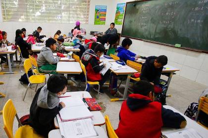 Maestros Urbanos califican de “improvisada” la campaña de vacunación que posterga el retorno a clases en Santa Cruz