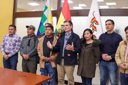 Presidente anuncia un acuerdo con cocaleros de los Yungas tras establecer diálogo