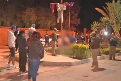 Vecinos y guardias capturan y golpean a un delincuente tras intento de atraco a una mujer, sus cómplices huyeron