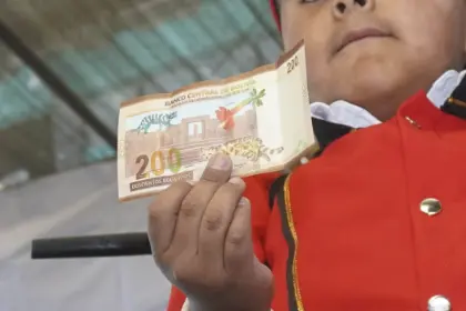 ¡Atención padres! Si aún no cobraron el Bono Juancito Pinto, esto es lo que debes saber