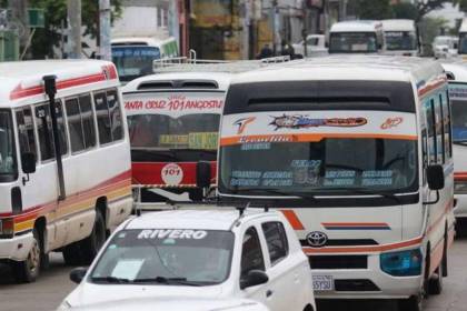 Transporte urbano saldrá a protestar a las calles cruceñas en demanda del alza de pasajes