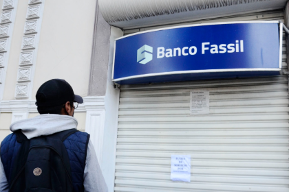 A un año de la intervención del Banco Fassil, las investigaciones siguen en fase preliminar y sin acusación formal