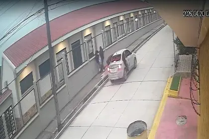 Delincuentes usaron un auto alquilado para robar a una estudiante; hay dos aprehendidos