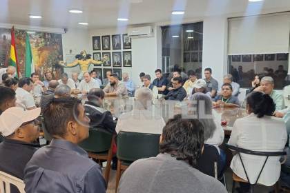 “Lo que no se puede cortar es la demcracia”: Asamblea de la Cruceñidad se reúne este lunes frente a los bloqueos