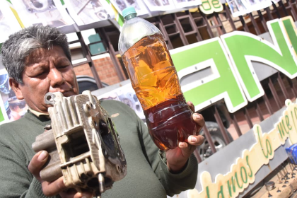 Suman los cuestionamientos por la calidad del combustible y el Gobierno busca responsables