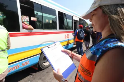 Alcaldía cruceña empieza a notificar a líneas de micro que no prestan servicio y dirigente desafía a Jhonny Fernández