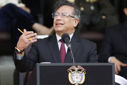 Presidente colombiano dice que Bolivia vive una "insurrección popular" y ofrece mediación ante la crisis