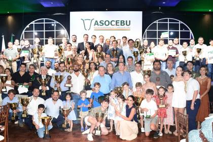 Santa Cruz: Asocebú premia a los mejores y entrega el galardón ‘Cebú de Oro’ a referentes de la ganadería cebuina