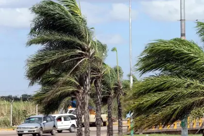 La semana arranca con fuertes vientos y se anuncian lluvias en Santa Cruz