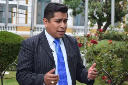 Israel Quino, asesor del Senado, es apartado del cargo tras “denuncias públicas” en su contra, señala comunicado 