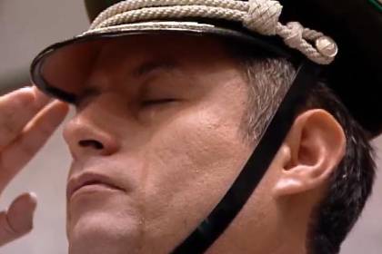 Entre lágrimas, Lara realiza un minuto de silencio por los mártires de la democracia 