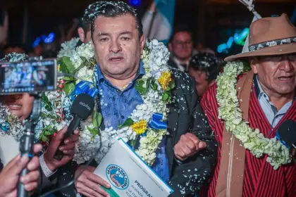 UCS dice que Andrónico no es el único con el que habla y pone condiciones para bajar la candidatura de Jhonny