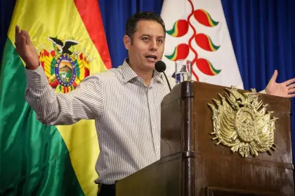 Lara dice que en 20 años se habló de discursos ecológicos mientras se promovían los avasallamientos