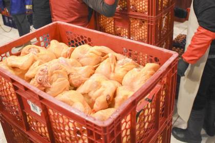 “Vamos a tener que parar”: ante incremento del precio del pollo, comerciantes en Cochabamba advierten con protestas 