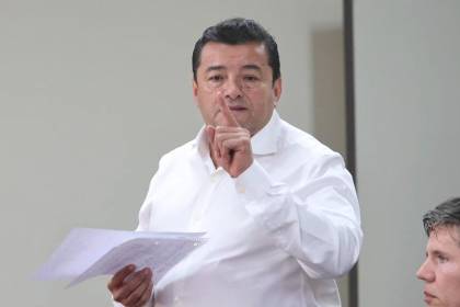 Vocero municipal dice que Jhonny no perdió derechos políticos y se coordinará con el alcalde desde Palmasola