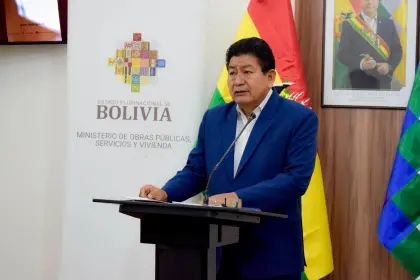 Transporte pesado anuncia proceso penal contra exministro Montaño por estado de carreteras y manejo de recursos