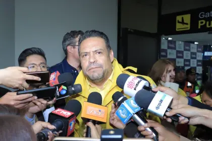 “Estamos volviendo a demostrar nuestra inocencia”, afirma Luis Revilla al regresar al país después de casi cuatro años