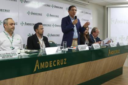 Alcaldes cruceños exigen al Gobierno atender demandas de ítems para salud, escasez de combustible y el 50-50