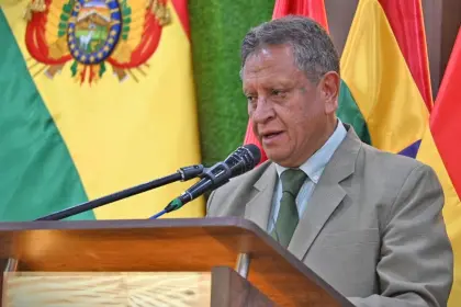 Ministro de Gobierno dice que se respetará la carrera policial y habla de un “cambio profundo” en la institución verde olivo