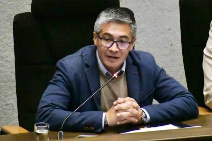 Ministro Espinoza niega evasión u omisión de impuestos en la compra de vehículo y presenta documentos