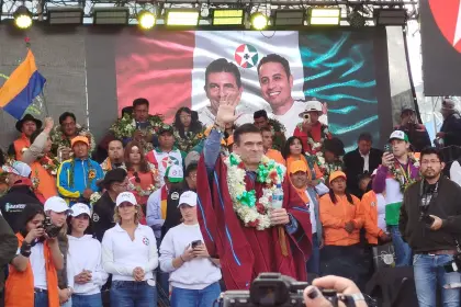 “Vamos a acortar el Estado”: PDC cierra campaña sin Lara en El Alto y promete reducir impuestos y eliminar Aduana