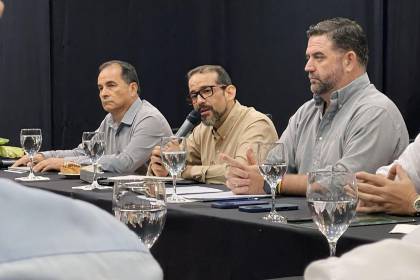 Sector productivo confirma reunión conCamacho ante nueva escalada de avasallamientos en Santa Cruz