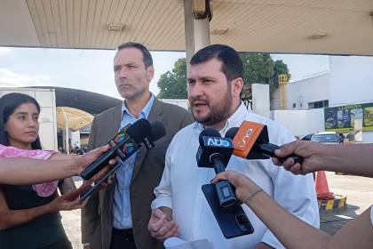 Cívicos convocan al presidente de YPFB “para que explique” el desabastecimiento de combustible 