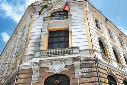 Cancillería señala que procesa renuncias en el servicio exterior y confirma salida de Héctor Arce de la OEA