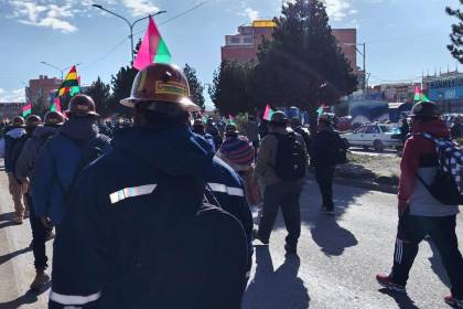 Mineros cooperativistas marchan en La Paz para exigir al Gobierno la atención a sus demandas 