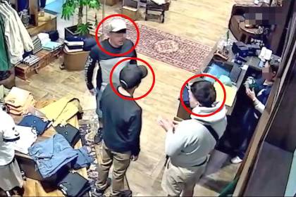Cámaras captan a extranjeros deambulando en negocios cercanos a una joyería días antes del atraco