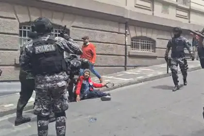 Videos: Así fue el enfrentamiento entre la Policía y marcha de la COB en La Paz