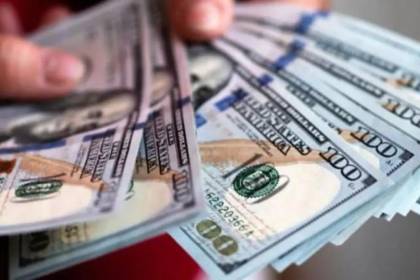 La cotización del dólar oficial desciende tres centavos este martes