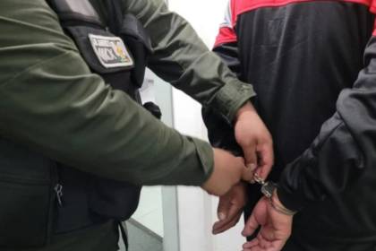 Un hombre es acusado de violar a sus hijastras y tras 11 años, cometió el mismo delito contra sus nietas, reporta Fiscalía 