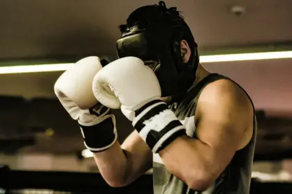 Joven en terapia por pelea de boxeo: Denuncian que entrenador cobraba por llevar a estudiantes a sitios donde había apuestas