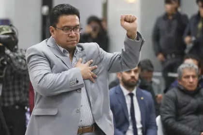 Emiten orden de aprehensión contra el exministro Siles por tráfico de influencias y consorcio 