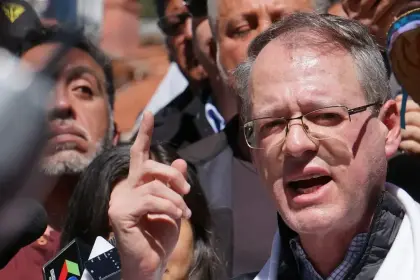 Dunn: Pese a la guerra sucia, Paz y Quiroga se necesitan para gobernar, “están condenados a entenderse”